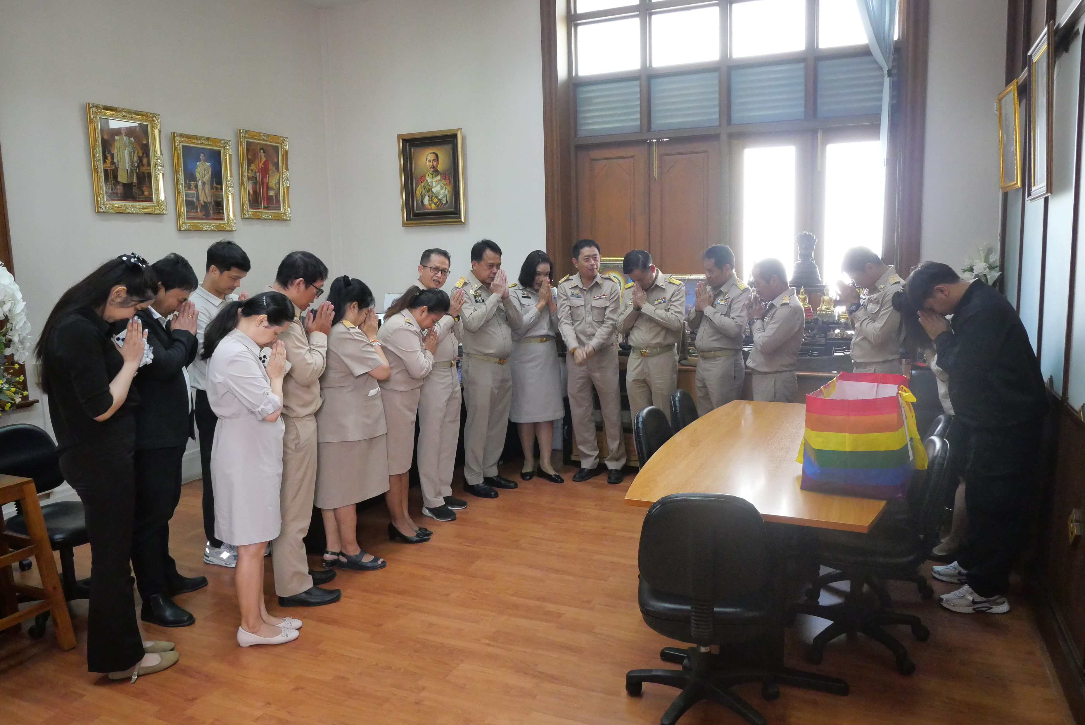 title - ส.ป.ก. ร่วมกัน สวัสดีปีใหม่ ผู้บริหารสำนักงานการปฏิรูปที่ดินเพื่อเกษตรกรรม พร้อมรับพรต้อนรับปีใหม่ 2569